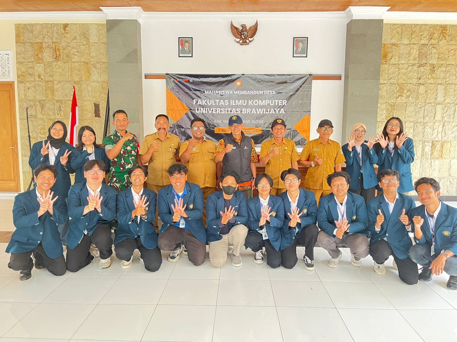 Dukungan pemerintah desa terhadap pelaksanaan program kerja Mahasiswa Membangun Desa Fakultas Ilmu Komputer Universitas Brawijaya.
